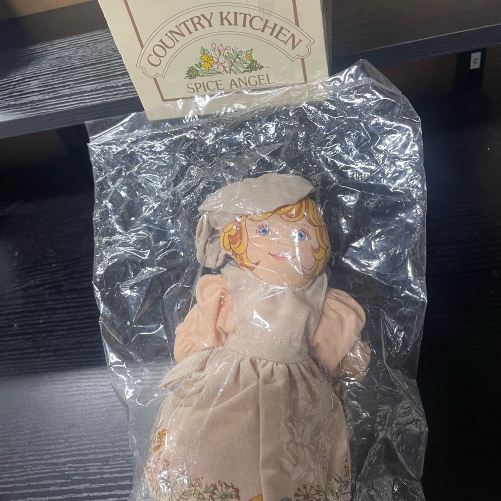 NEW - Avon Country Kitchen Spice Angel Counter Topper